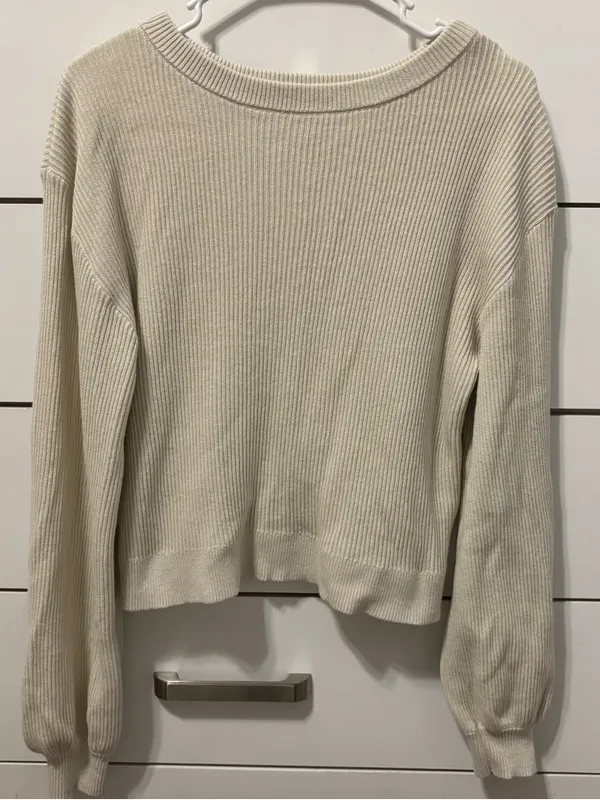 Lululemon Reversible Crossover Sweater
White Opal - Image 2
