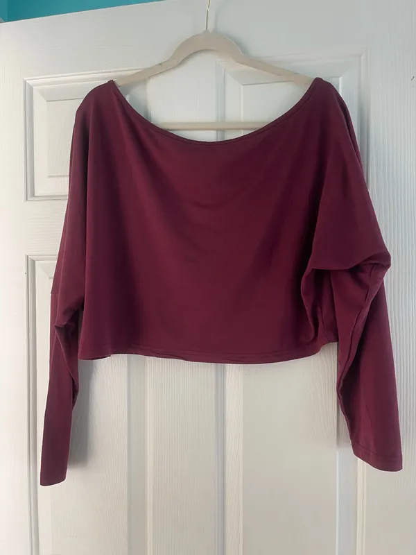 Micas off shouldered maroon crop top - Image 2