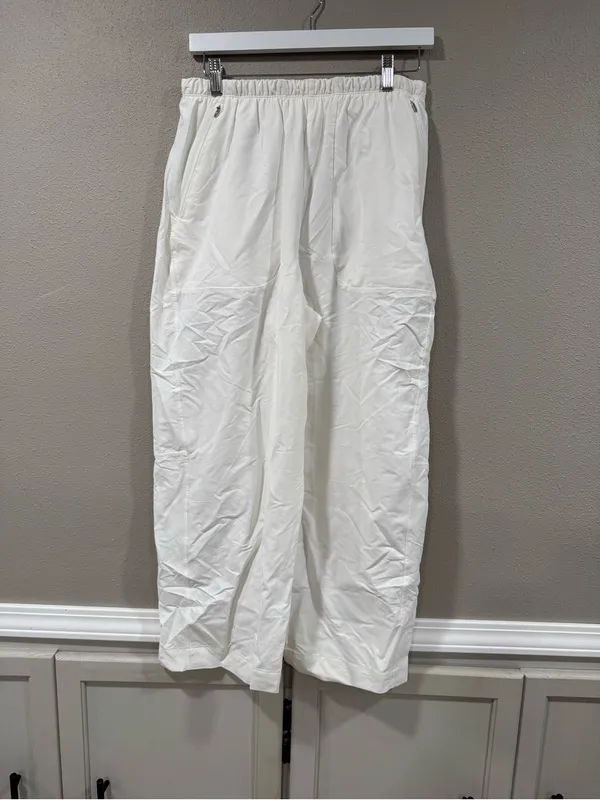 Lululemon Lightweight Mid-Rise Barrel-Leg Cropped Pant Color White - Image 6