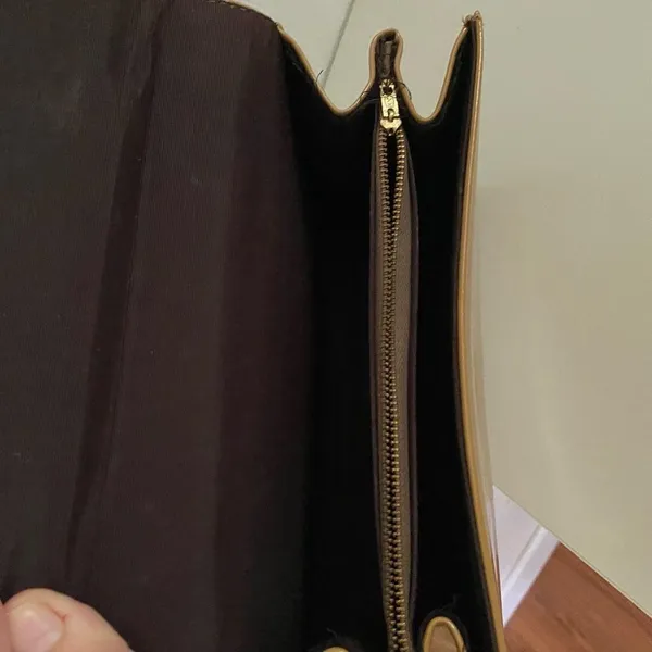 Vintage (1960's/70's) patent-leather Tan purse 10” X 3” ( See Photos) - Image 5