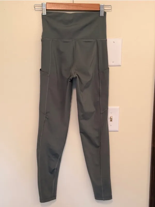 American Eagle Outfitters green high waisted everyday pocket legging - Image 5