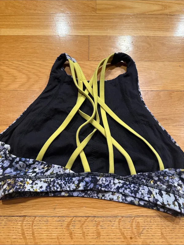 Lululemon Free to serene high neck bra size 6 . - Image 4
