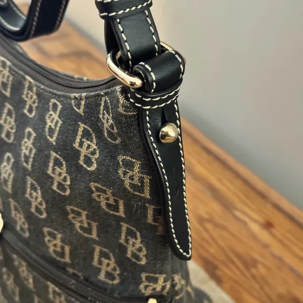 Dooney & Bourke Y2K Black and Tan Monogram Shoulder Bag - Image 5