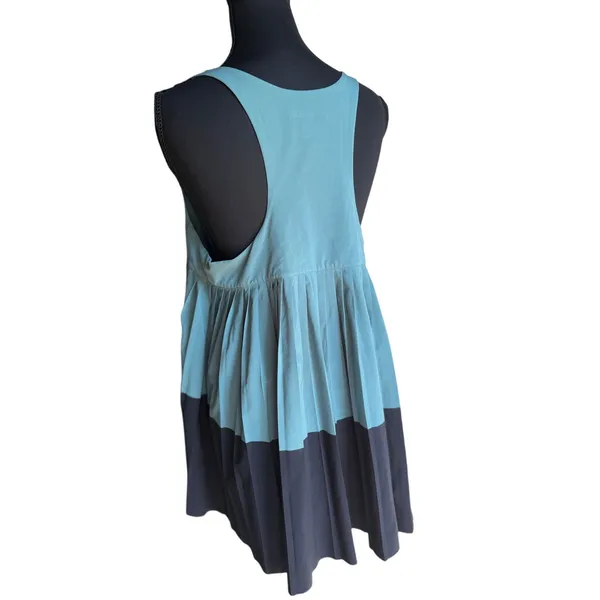 Athleta Women's Green Colorblock Swing Tank Top Medium Sleeveless Travel Hiking - Image 2