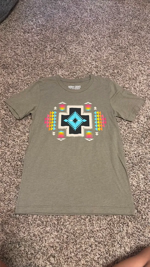 Boutique Howdy Crowd Women’s Stockyards Sunset Top Short Sleeve Aztec Southwestern - Image 3