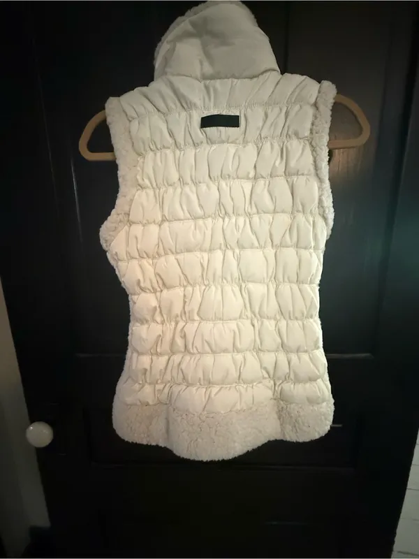 Calvin Klein Cream Quilted Faux-Shearling Puffer Vest - Image 4