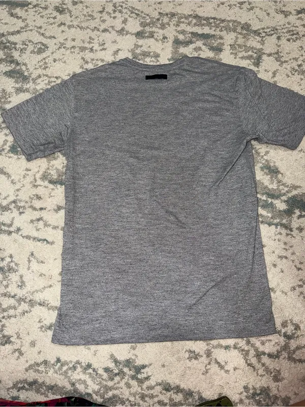 Fabletics Gray Performance Athletic Tee Medium Thick Workout Top - Image 3
