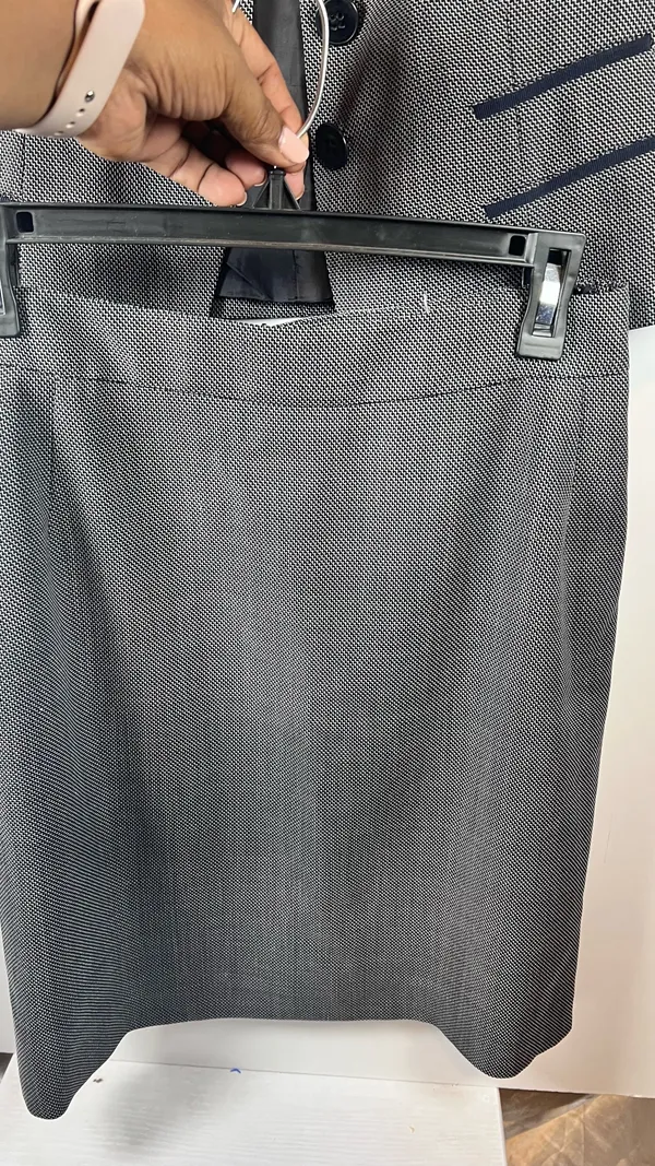 Max Mara 2 Skirt High-Rise Wool Pencil - Image 5