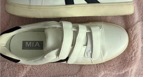 MIA izzie sneakers - Image 2
