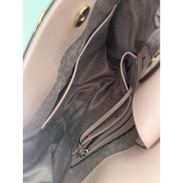 Michael Kors Handbag Light Blush PInk with Gold Accents Lock‎ And Key Large - Image 10