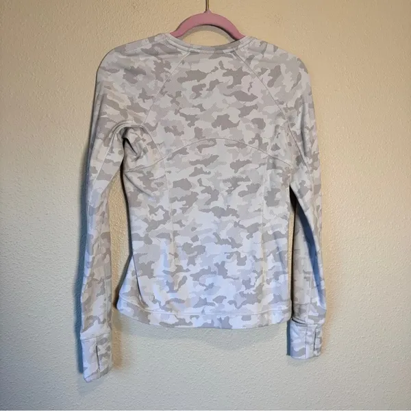 Lululemon Grey Camo Print Long Sleeve Shirt Womens 6 Athletic Fall Cozy Runners - Image 6