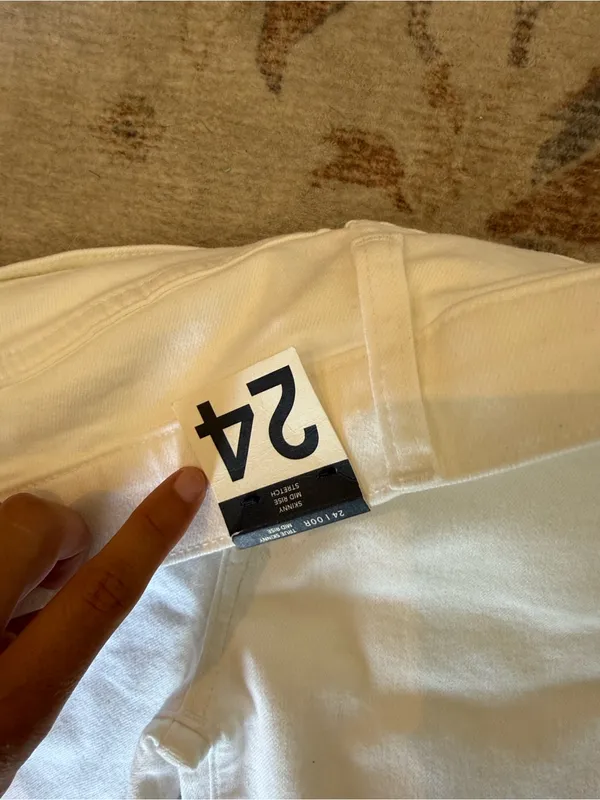 GAP White Distressed Ankle Jeans - Image 4