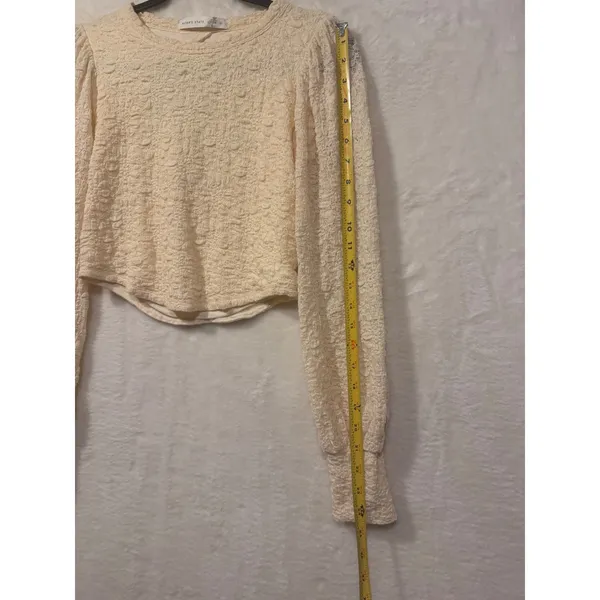 Altar'd State Ivory Textured Lace Cropped Long Sleeve Keyhole Back Top‎ Medium - Image 4