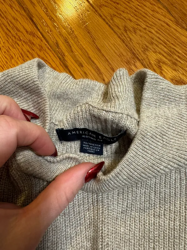 American Eagle Outfitter Sweater - Image 2