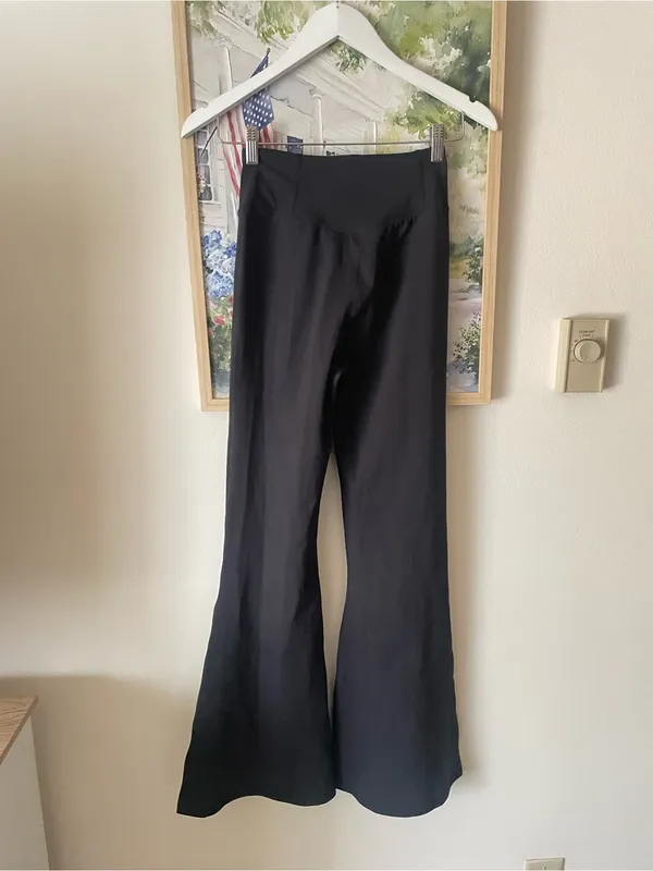 Halara Crossover High Waisted Flare Leggings Yoga Pants Black Size Small New - Image 7