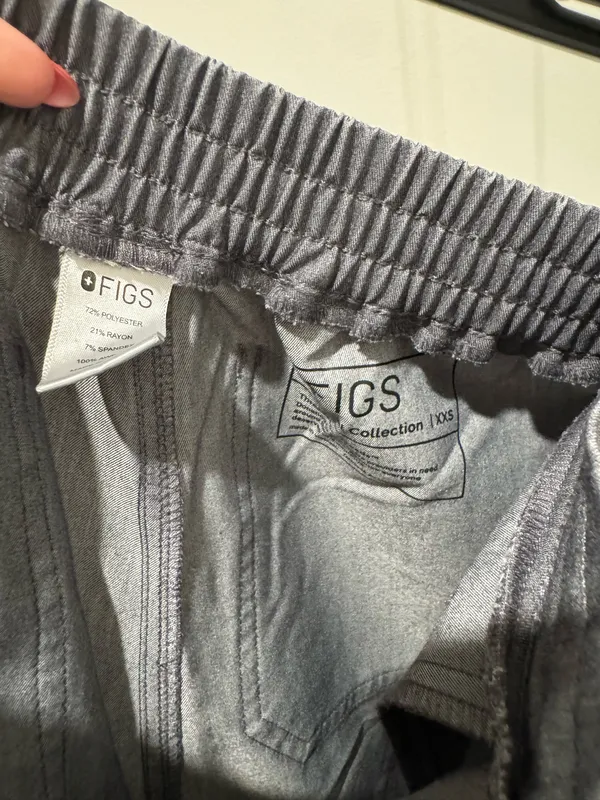 FIGS Set Scrubs - Image 9