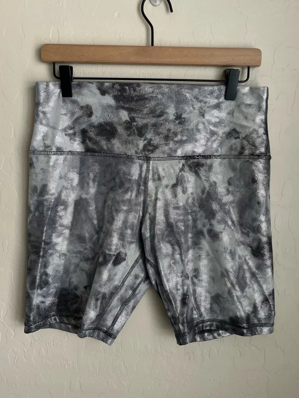 Lululemon align high rise shorts foil shine tie dye 12 special edition - Image 4