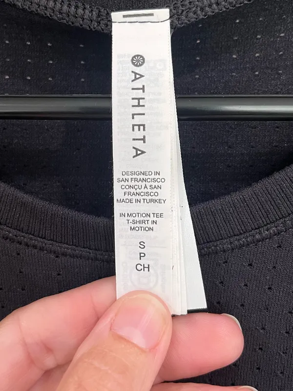 Athleta in Motion Crewneck Seamless Tee in Black size small - Image 4