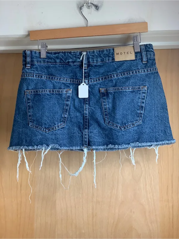 Motel Denim Raw Hem Mini Skirt - size S Model Off Duty - Image 4