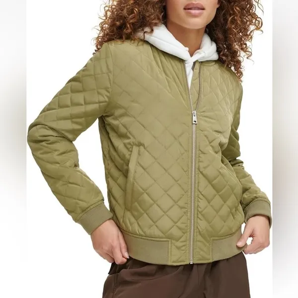 NWT Levi's Women's Diamond Quilted Bomber Jacket Olive Tree Small - Image 3