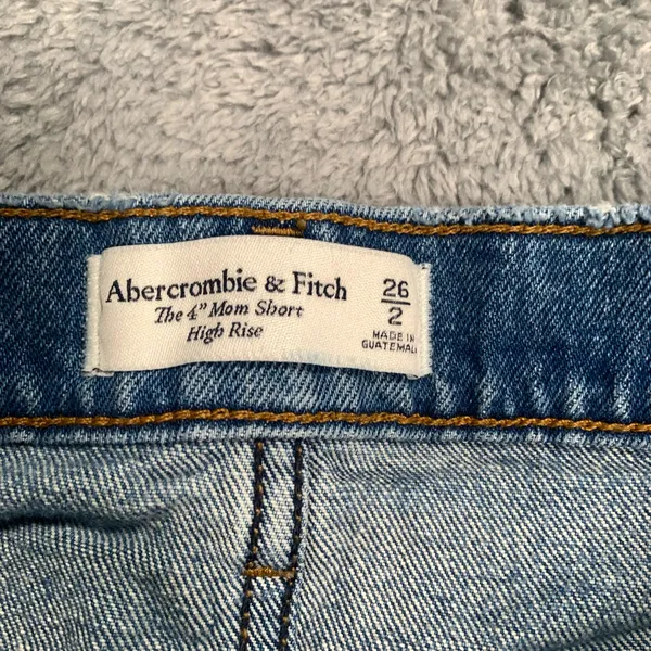 Abercrombie & Fitch 4” mom short high rise Blue Jean Shorts - Image 4