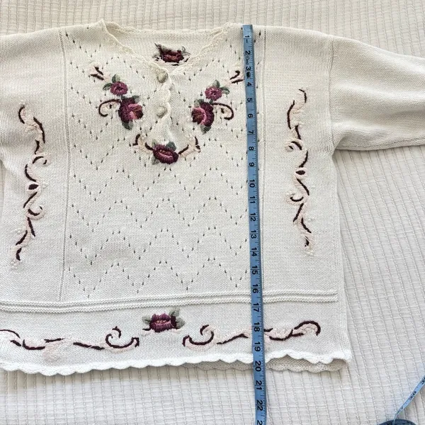 Handmade Vintage Women's Unique Floral Knit White Sweater Button Details Medium - Image 10