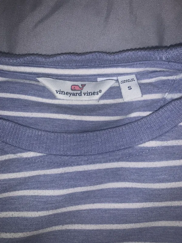 Vineyard Vines Sweater - Image 4
