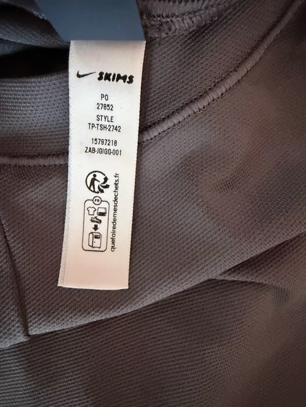 NWT Nike x Skims airy oversized boyfriend t-shirt in raven size xs - Image 9