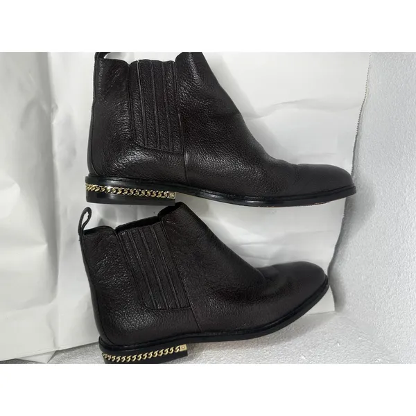 Michael Kors Chelsea boot with pebbled leather and stylish chain - Image 6