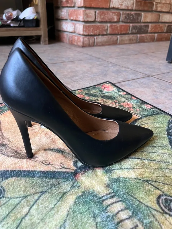 Chinese Laundry Black Pointed-Toe Heels - Image 2