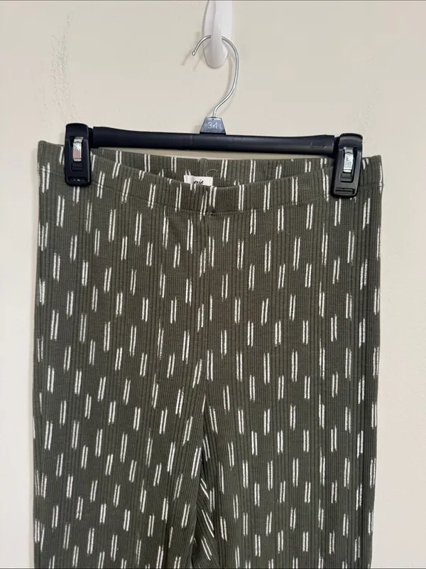 Aerie High Waisted Olive Fun Ribbed Patterned Cropped Kick Flare Leggings size M - Image 4