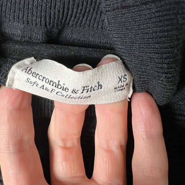 Abercrombie & fitch soft‎ collection open shoulder sweater women's size XS - Image 4