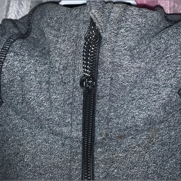 Lululemon Scuba, like new! Size 6 Full length, full zip, heathered gray Scuba - Image 4
