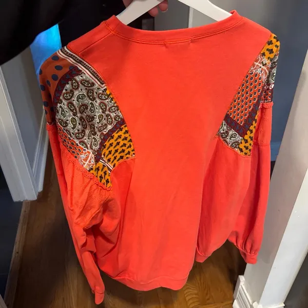 Easel women’s oversized Sweatshirt size medium - Image 4