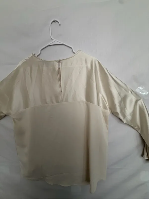 Endless Rose Women’s Cream Satin Blouse Size M NWT (A837) - Image 10