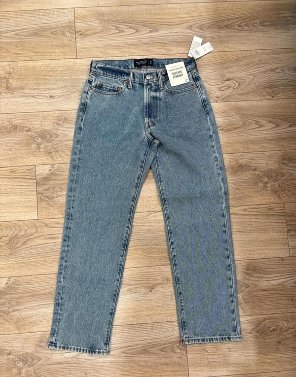 Abercrombie & Fitch Relaxed Straight Jeans 30x32 - Image 2