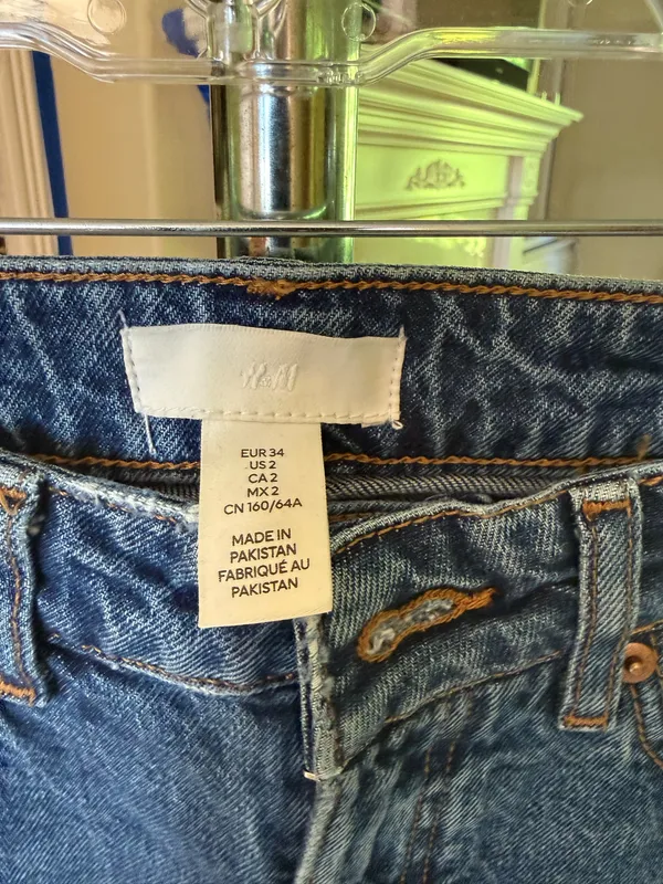 H&M High Waisted Mom Jeans - Image 4