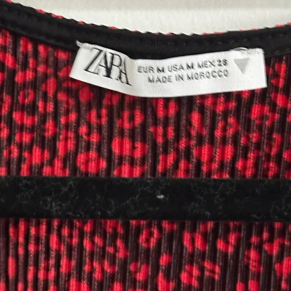 Zara Accordion Patterned Crop Blouse Medium - Image 5