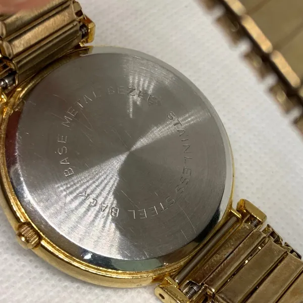 Vintage Unitron women’s watch gold tone quartz analog 40mm mop dial running - Image 6