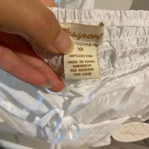 NWT Passport White embroidered Tie-Front Crop Top with square neckline, size M - Image 3