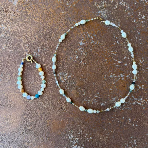 Gorjana Beautiful handmade beaded pearl pastel necklace / bracelet set - Image 3