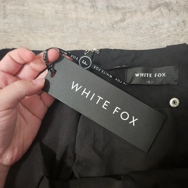 NWT White Fox Black Mini Pleated Skirt Size Large - Image 4
