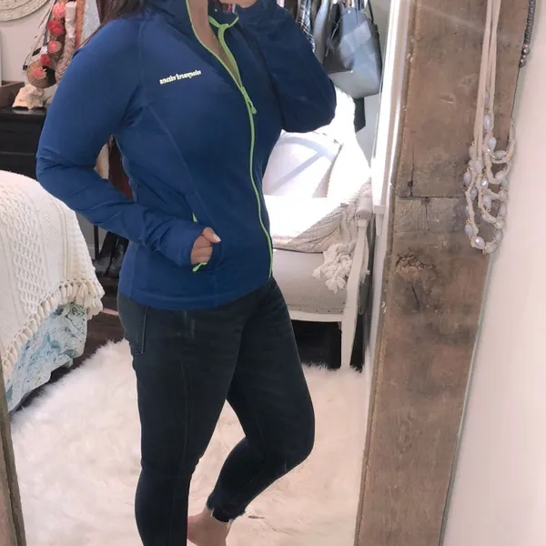 Vineyard Vines xsmall blue zip up athletic top - Image 3