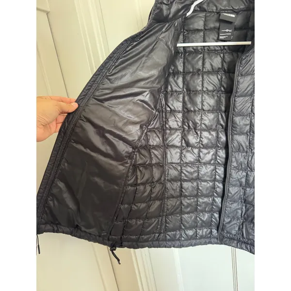 The North Face women's Thermoball Eco black puffer jacket size small - Image 10