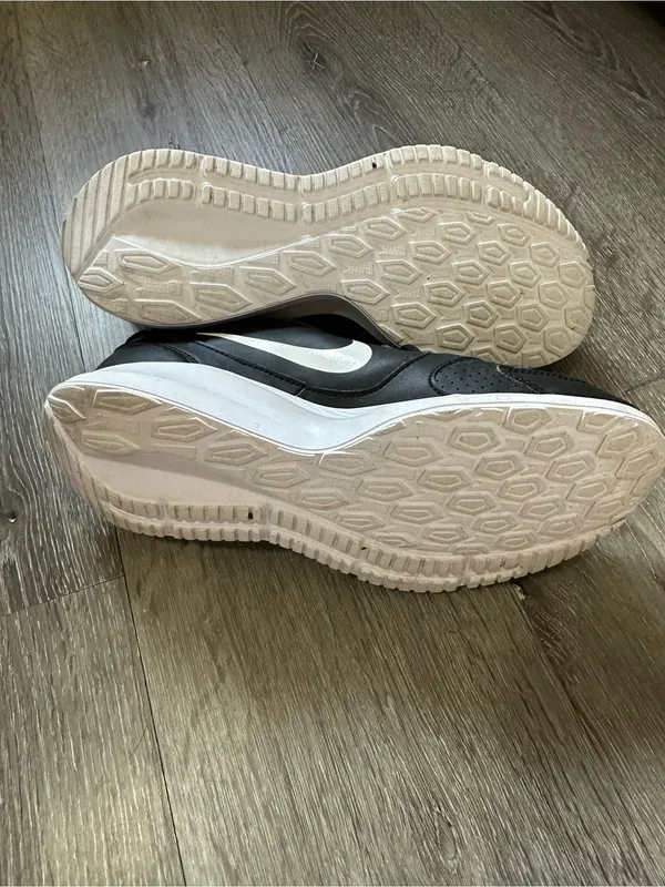 Nike Women’s Black and White Athletic Sneakers - Image 5