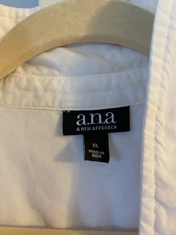 a.n.a White and Pink Sleeveless Button Up Shirt - Image 3