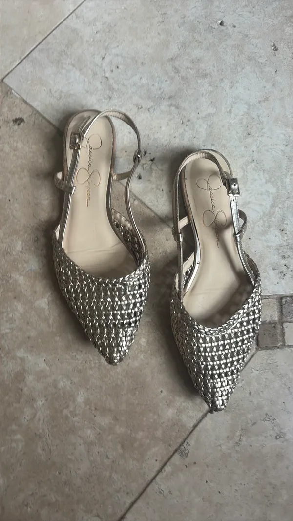 Jessica Simpson Gold flats - Image 3