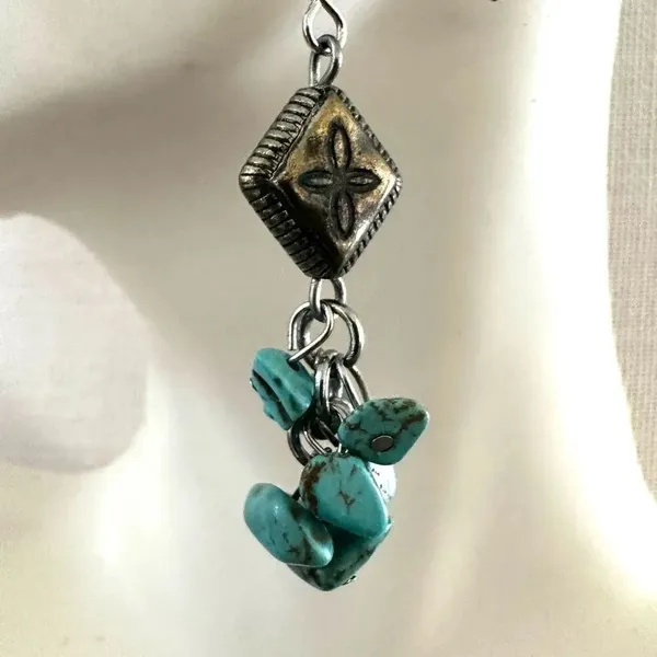 Southwestern Turquoise Chip Cluster Dangle Earrings Blue - Image 4