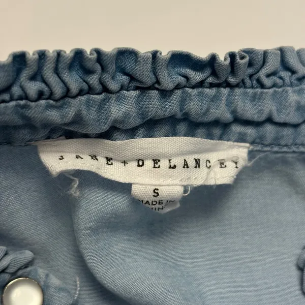 Jane + Delancey Henley Top Womens Small Blue Ruffle Puff Sleeve Chambray Style - Image 2