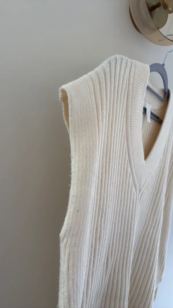 H&M White Sweater Vest - Image 4